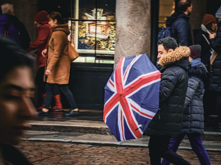 Street photo in London, United Kingdom by Kike Castro