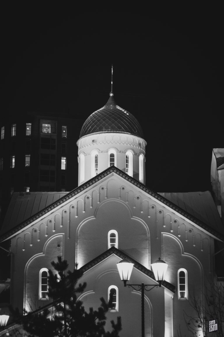Street photo in Krasnoyarsk, Russia by Ivan Smykov