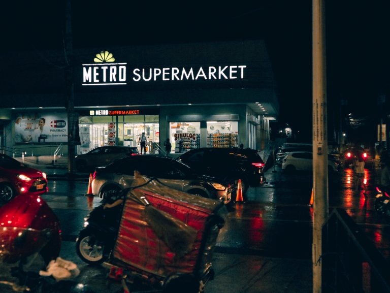 Street photo in Mandaue, Philippines by Venbrooke