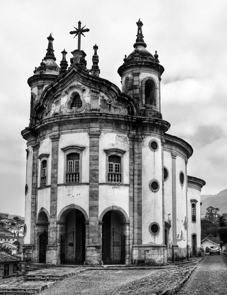 Street photo in Ouro Preto, Brazil by Hueverton Simões