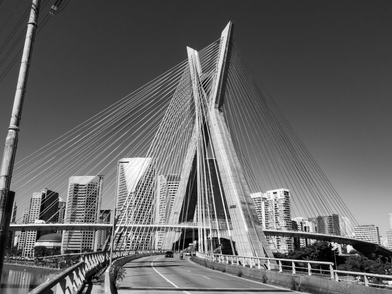 Street photo in São Paulo, Brazil by Odinei Ribeiro