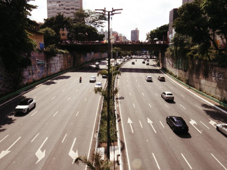 Street photo in São Paulo, Brazil by Odinei Ribeiro