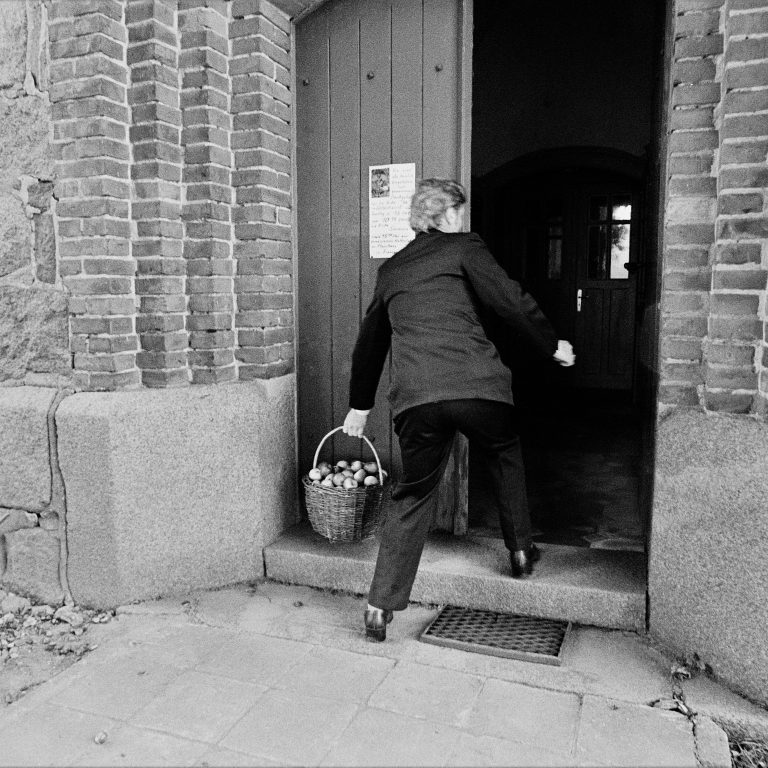 Street photo in Severin, Germany by Alexander Philipps