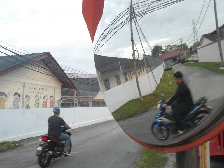 Street photo in Malim Nawar, Malaysia by Sean Chai