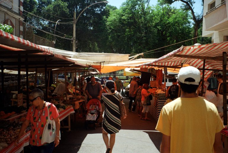 Street photo in Rio de Janeiro, Brazil by Tomás Medina
