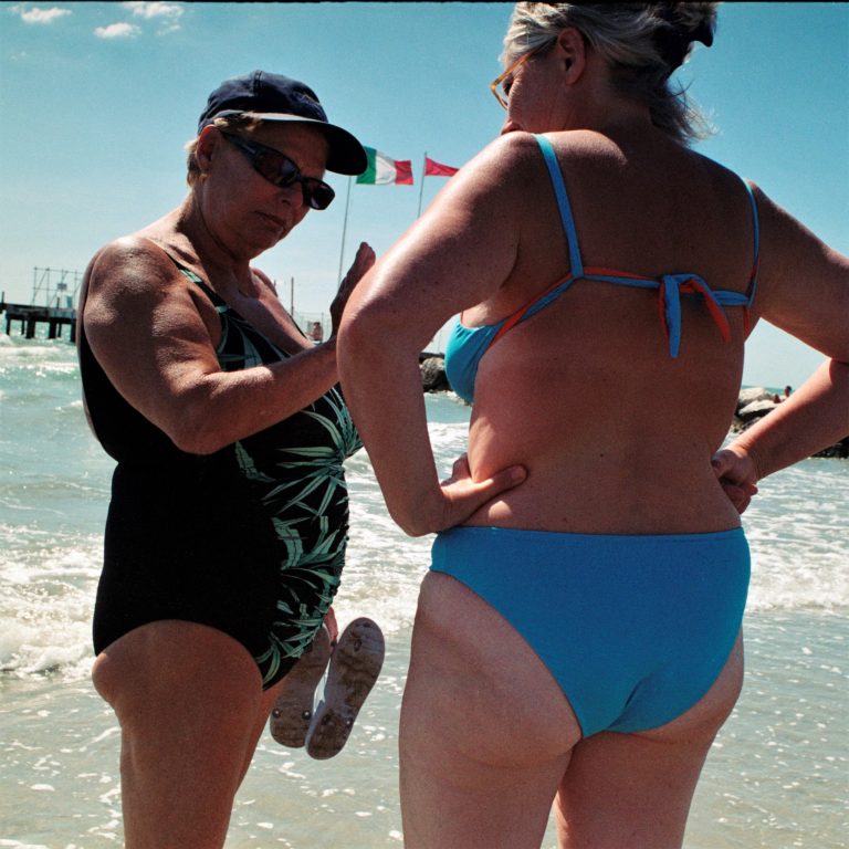 Street photo in Lido di Jesolo, Italy by Alexander Philipps