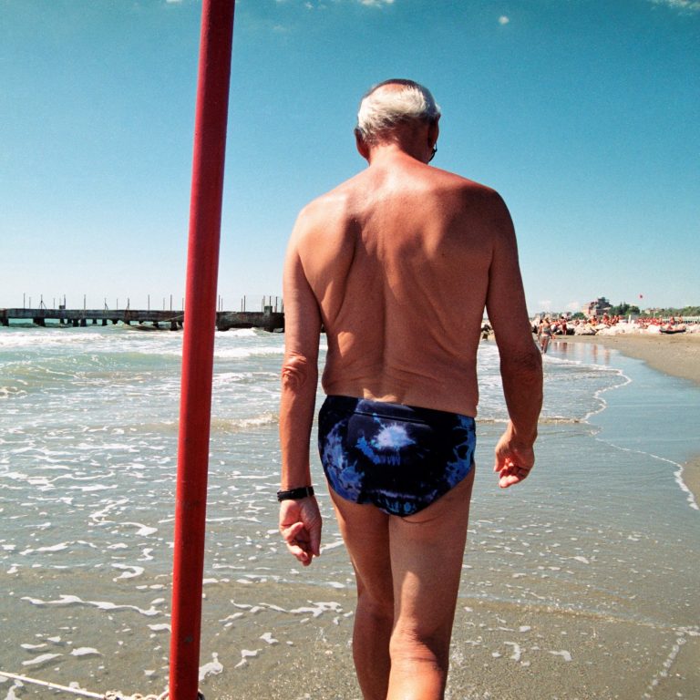 Street photo in Lido di Jesolo, Italy by Alexander Philipps