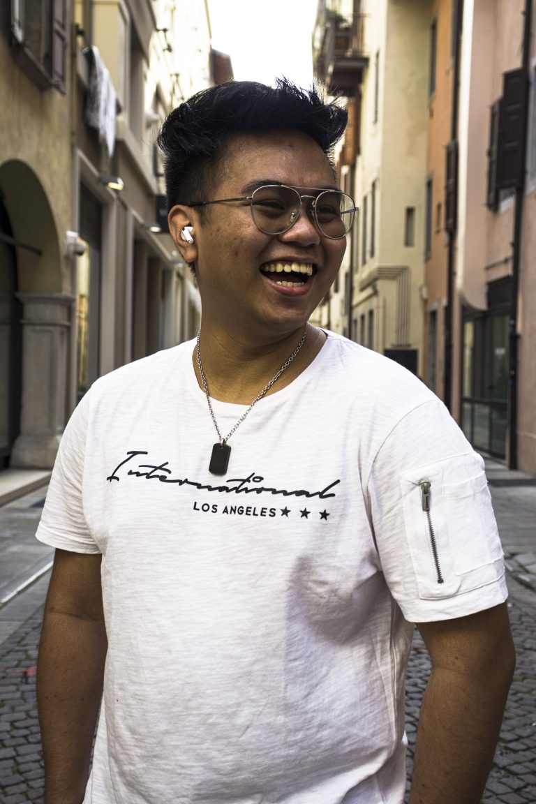 Street photo in Udine, Italy by Alex Onida