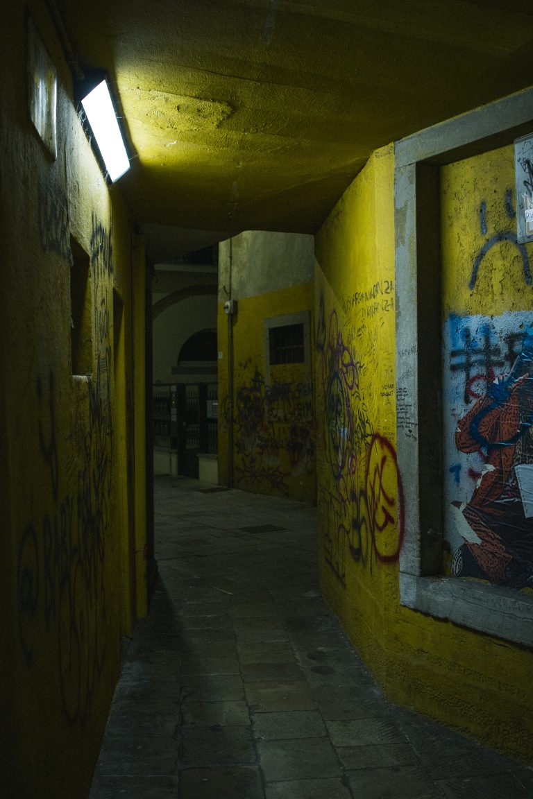 Street photo in Udine, Italy by Alex Onida