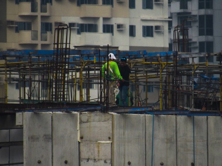 Street photo in Manila, Philippines by Jay C Medina