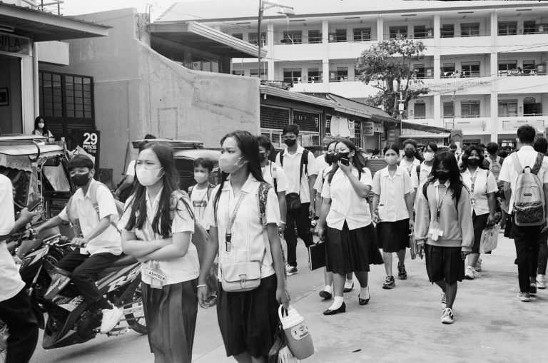 Street photo in Quezon City, Philippines by Rafael Yap