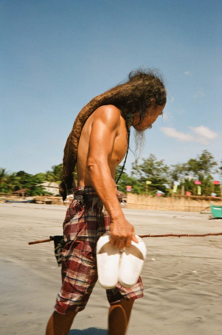 Street photo in Zambales, Philippines by Rafael Yap
