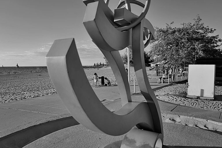 Street photo in Silver Lake, United States by David Sheppard