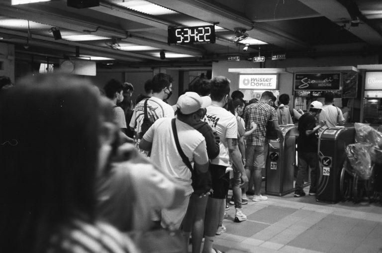 Street photo in Quezon City, Philippines by Rafael Yap