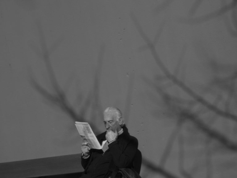 Street photo in A Coruña, Spain by Alberto Fernández