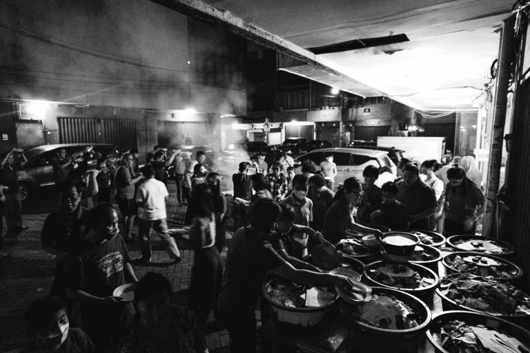 Street photo in Indonesia by Felix Indarta