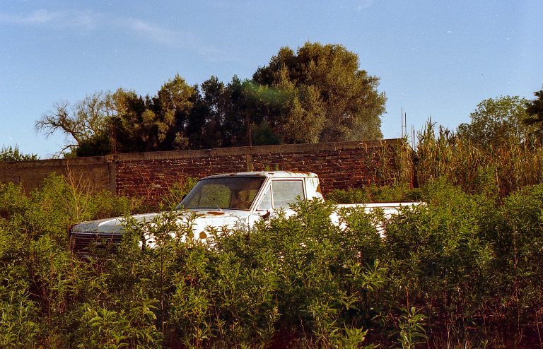 Street photo in Avellaneda, Argentina by Nahuel José