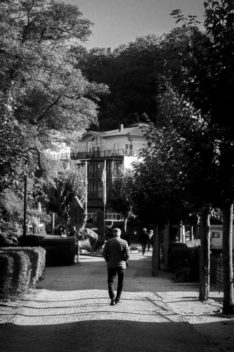 Street photo in Binz, Germany by Phil Jahner