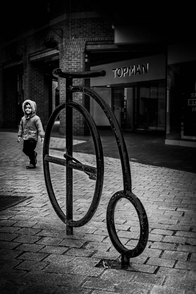 Street photo in St Albans, United Kingdom by Alessandro Mella