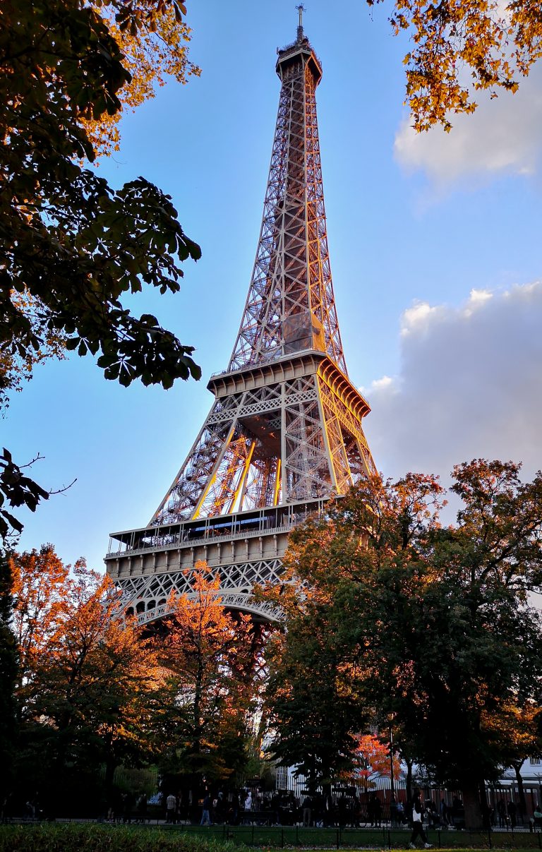 Street photo in Paris, France by William Kerleau