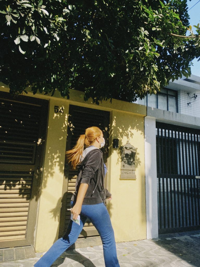 Street photo in Santos, Brazil by Brendow Ferraz