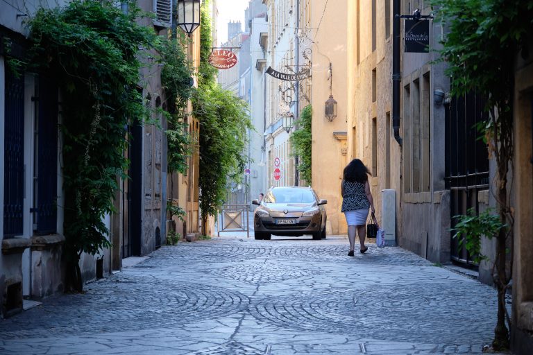 Street photo in Metz, France by Martin Philipps