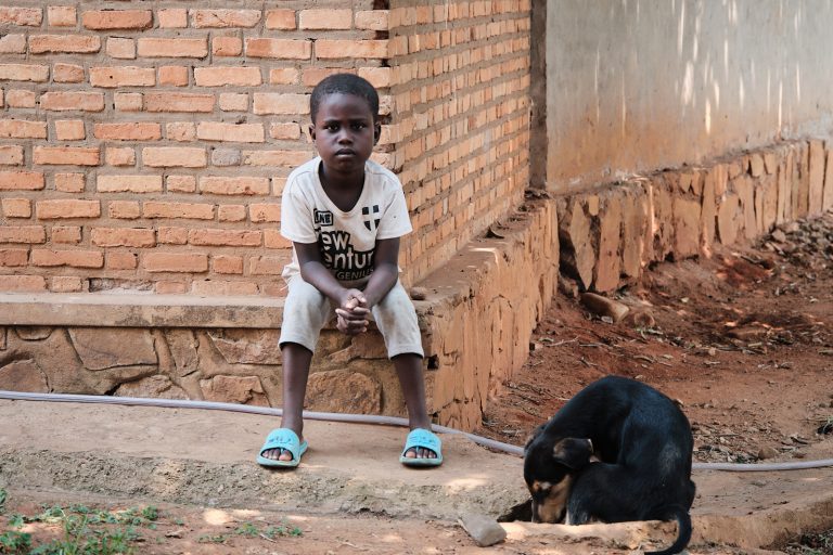 Street photo in Bujumbura, Burundi by Martin Philipps
