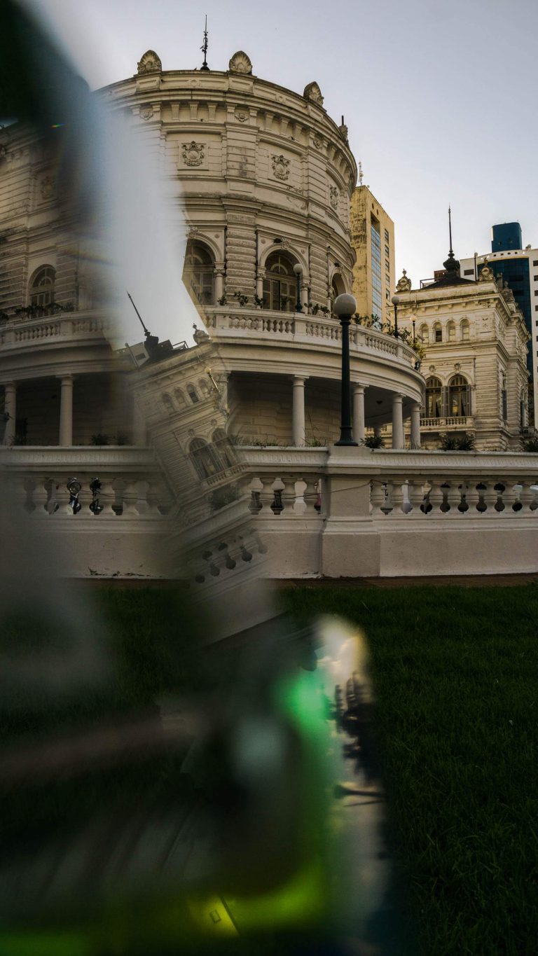 Street photo in Buenos Aires, Argentina by Anne Moon