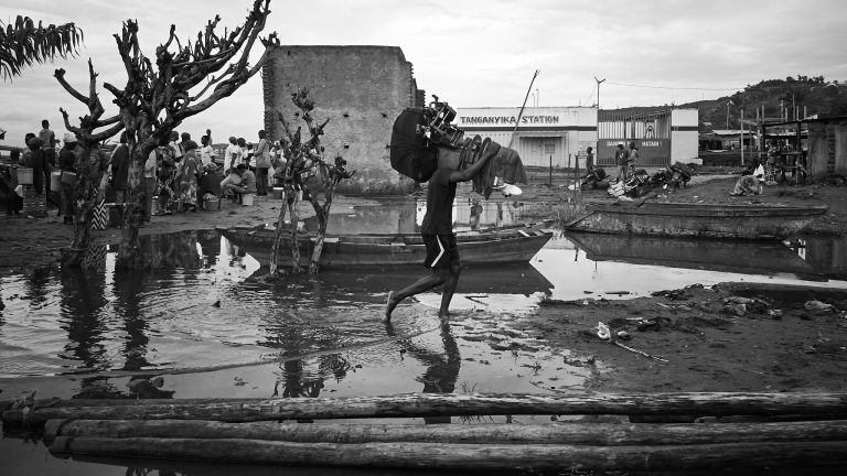Street photo in Rumonge, Burundi by Martin Philipps