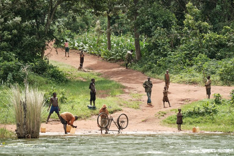 Street photo in Kirundo, Burundi by Martin Philipps