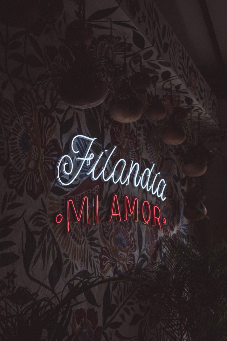 Street photo in Filandia, Colombia by Gianluca Rospigliosi