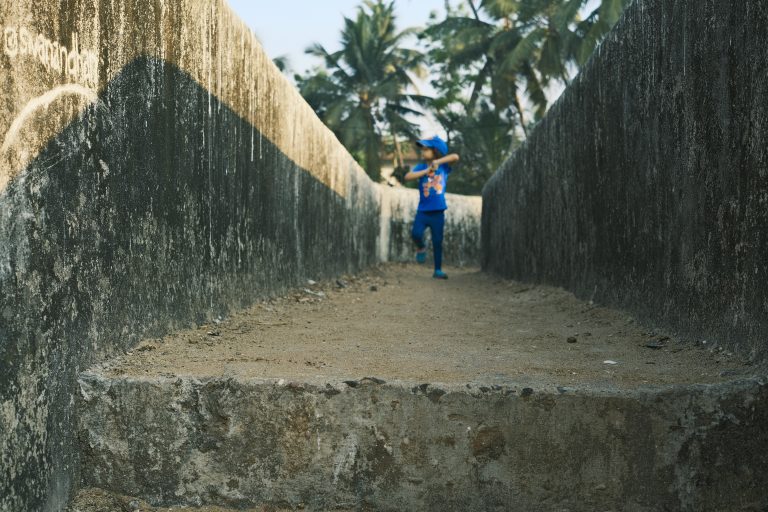 Street photo in Vatakara, India by Roshan Nasimudeen