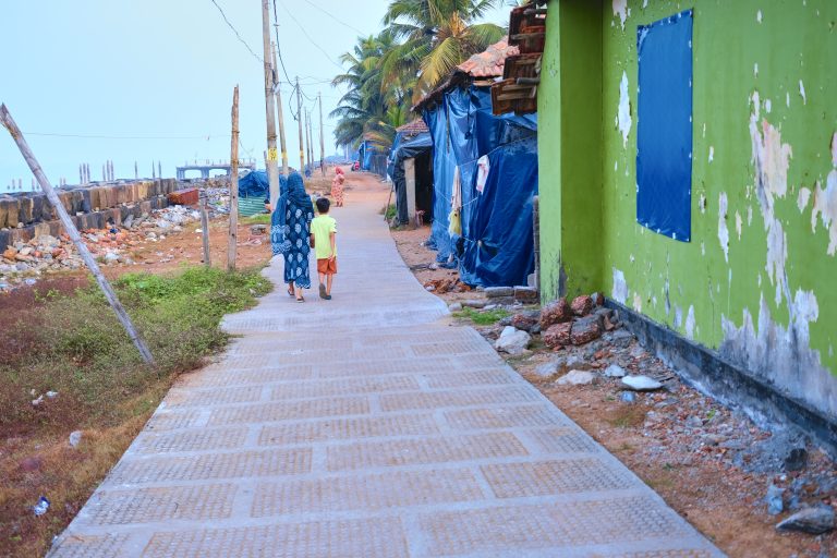 Street photo in Vatakara, India by Roshan Nasimudeen
