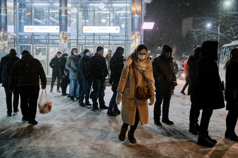 Street photo in Nakhabino, Russia by Dmitry Kostin