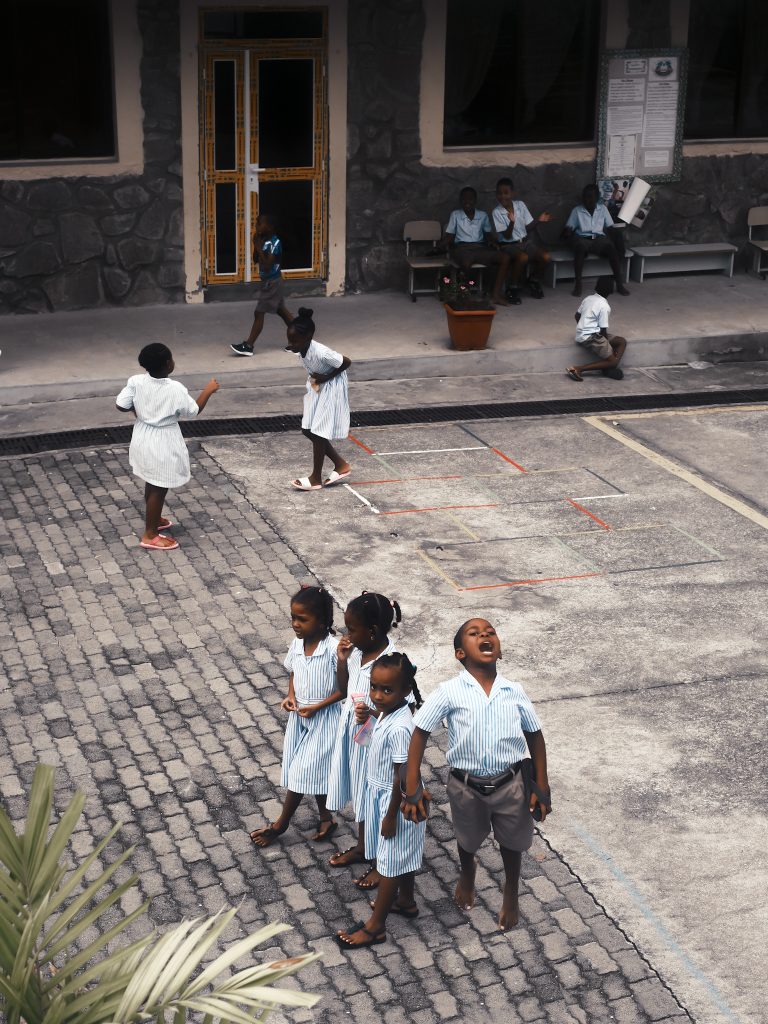 Street photo in Seychelles by Arina Gusakovskaya