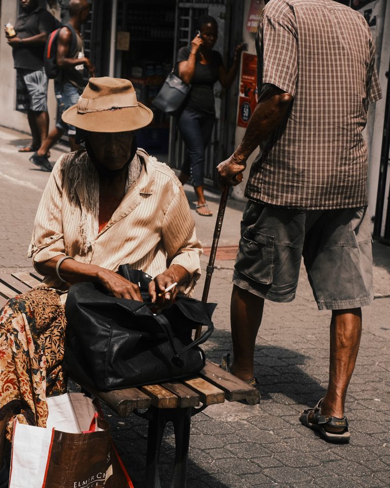 Street photo in Seychelles by Arina Gusakovskaya