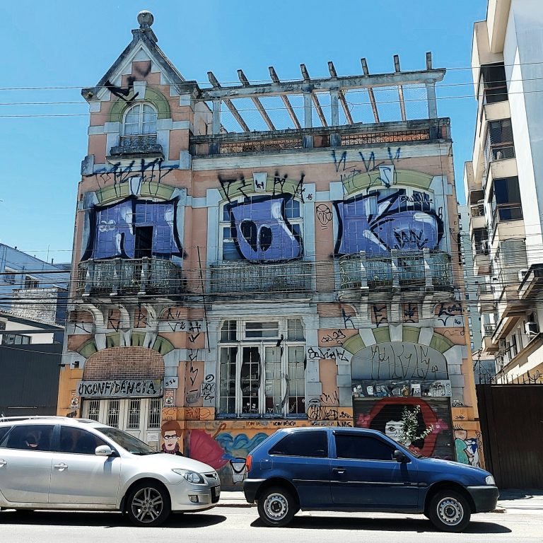 Street photo in Porto Alegre, Brazil by Carlos Dutra
