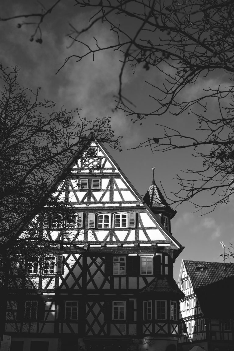 Street photo in Herrenberg, Germany by Linus Benkner