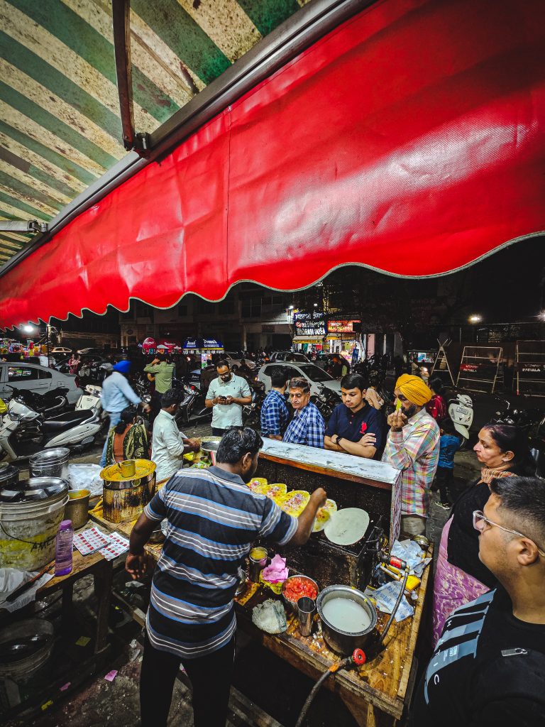 Street photo in Patiala, India by Aman Thakur