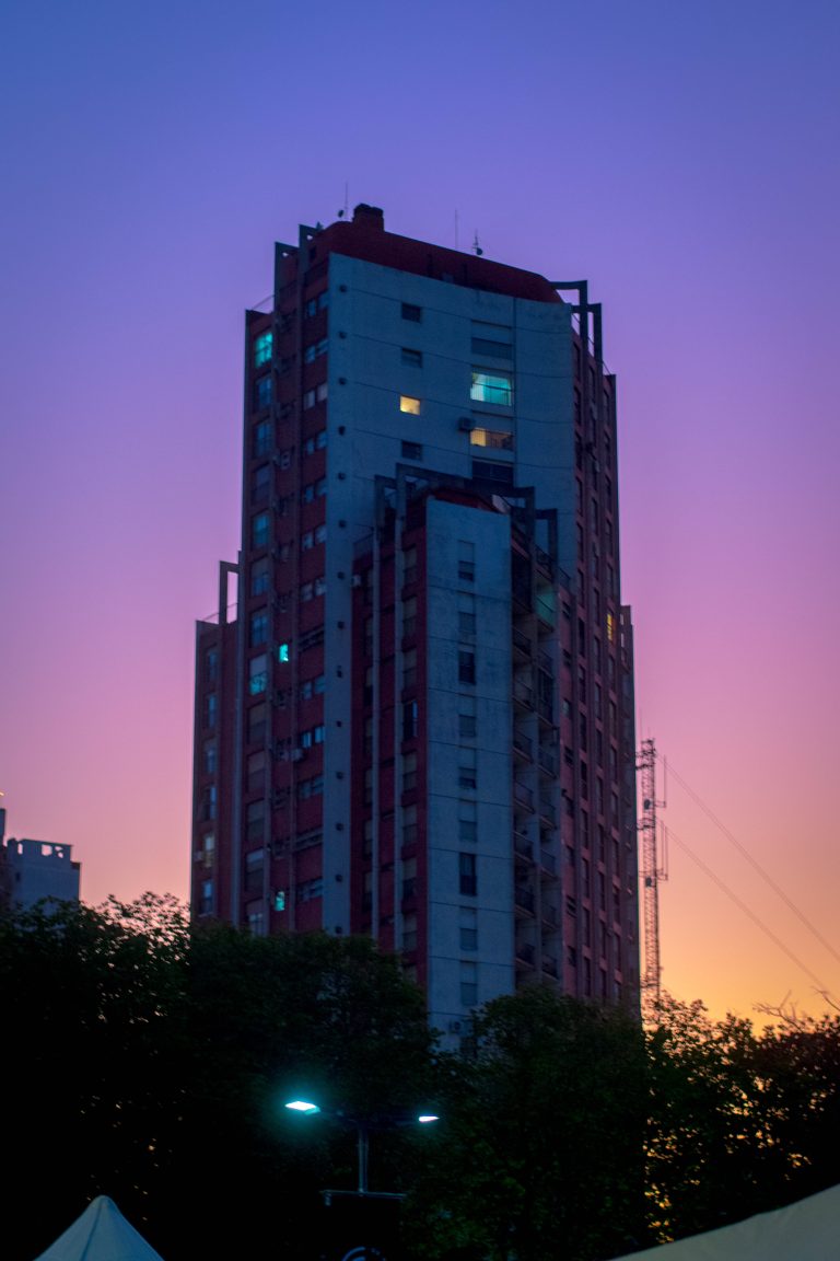 Street photo in La Plata, Argentina by Julián Feregotti