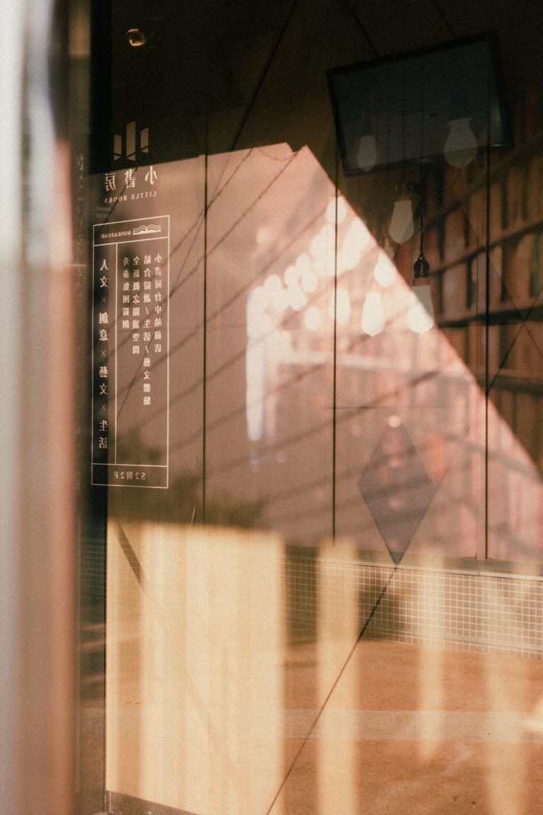 Street photo in Taichung, Taiwan by Chen Ming Hsiung