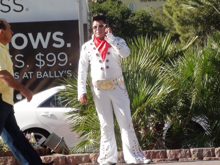 Street photo in Las Vegas, United States by Grant Sorensen