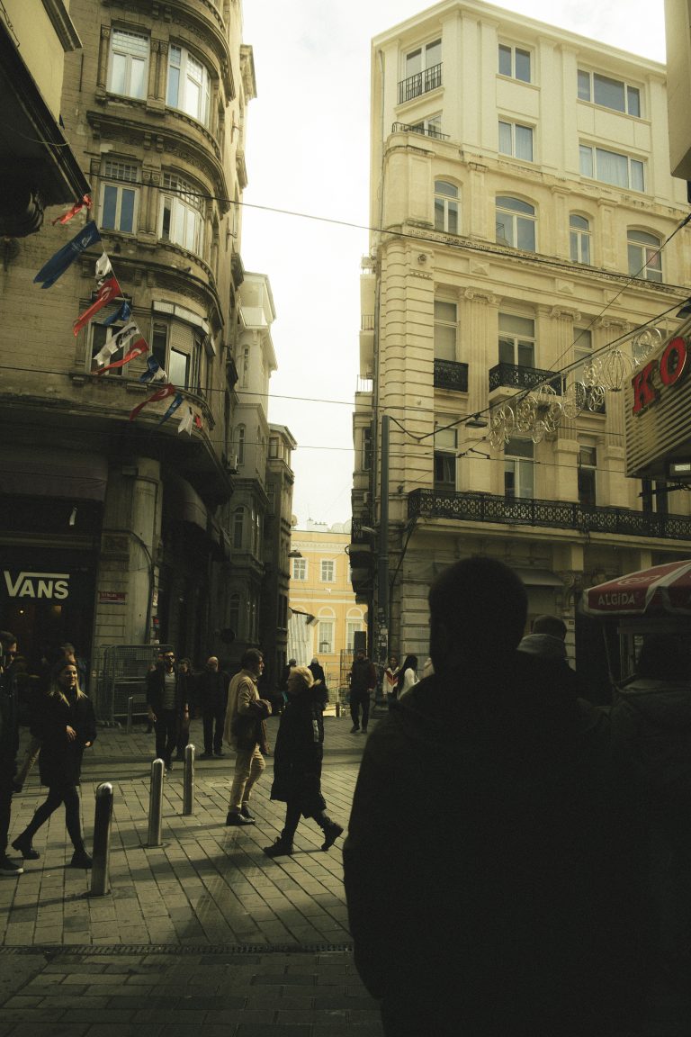 Street photo in Istanbul, Turkey by Arda Tutkun
