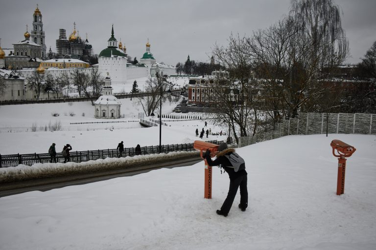 Street photo in Sergiyev Posad, Russia by Mikhail Matvienko