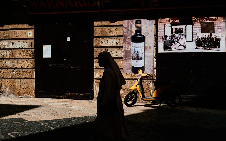 Street photo in Bari, Italy by Max Bashyrov