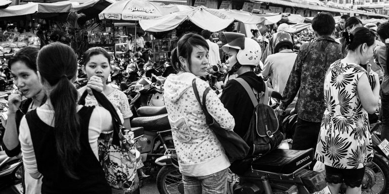 Street photo in Phnom Penh, Cambodia by Ian Miller