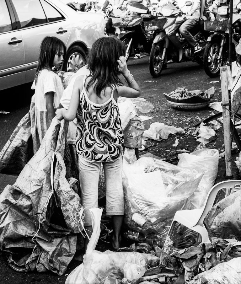 Street photo in Phnom Penh, Cambodia by Ian Miller