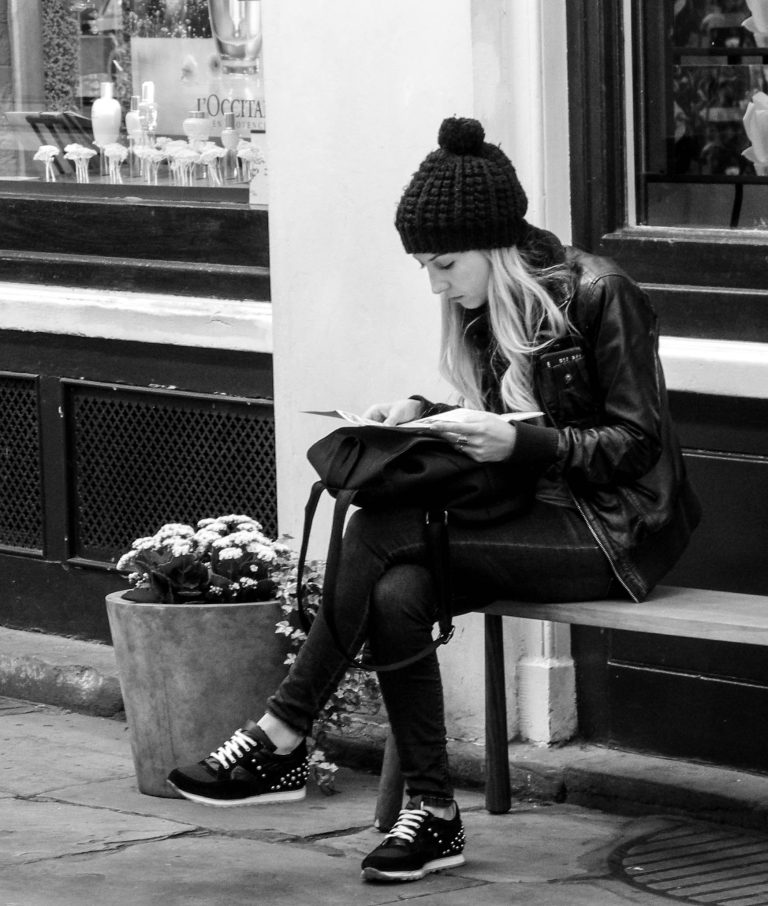 Street photo in London, United Kingdom by Terry Whitworth