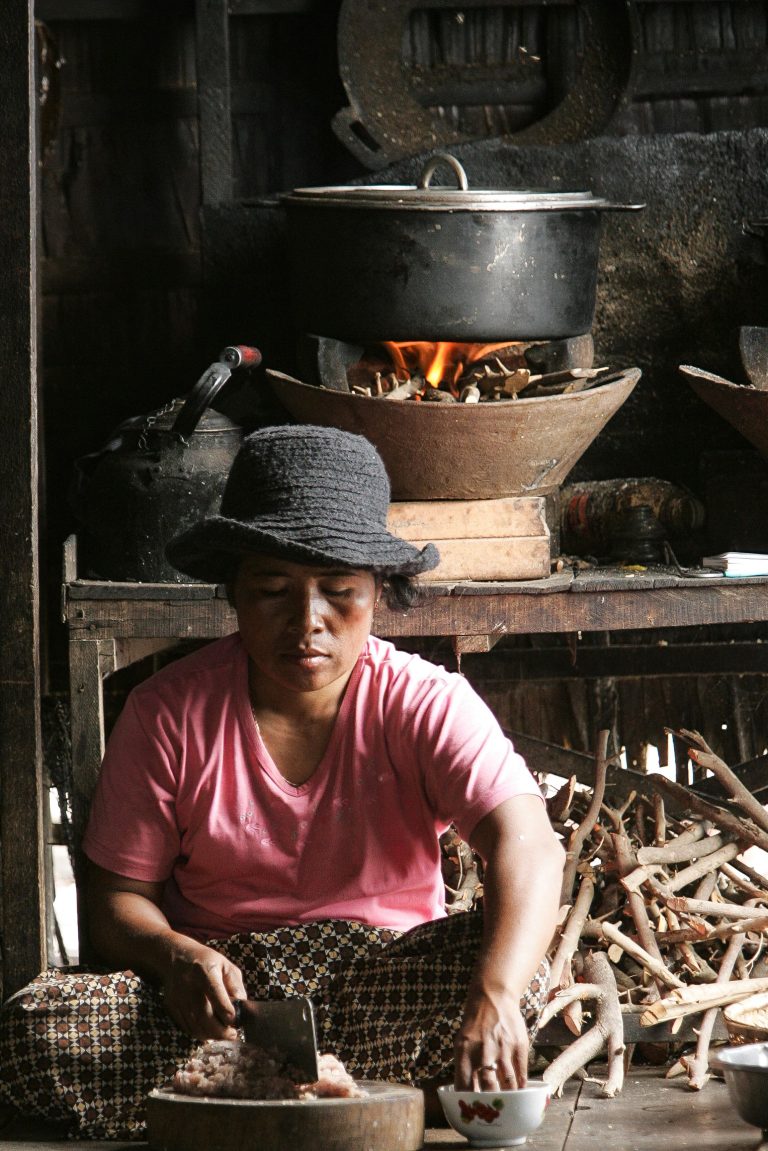 Street photo in Phnom Penh, Cambodia by Ian Miller