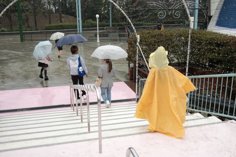 Street photo in Oita, Japan by Ken Pug